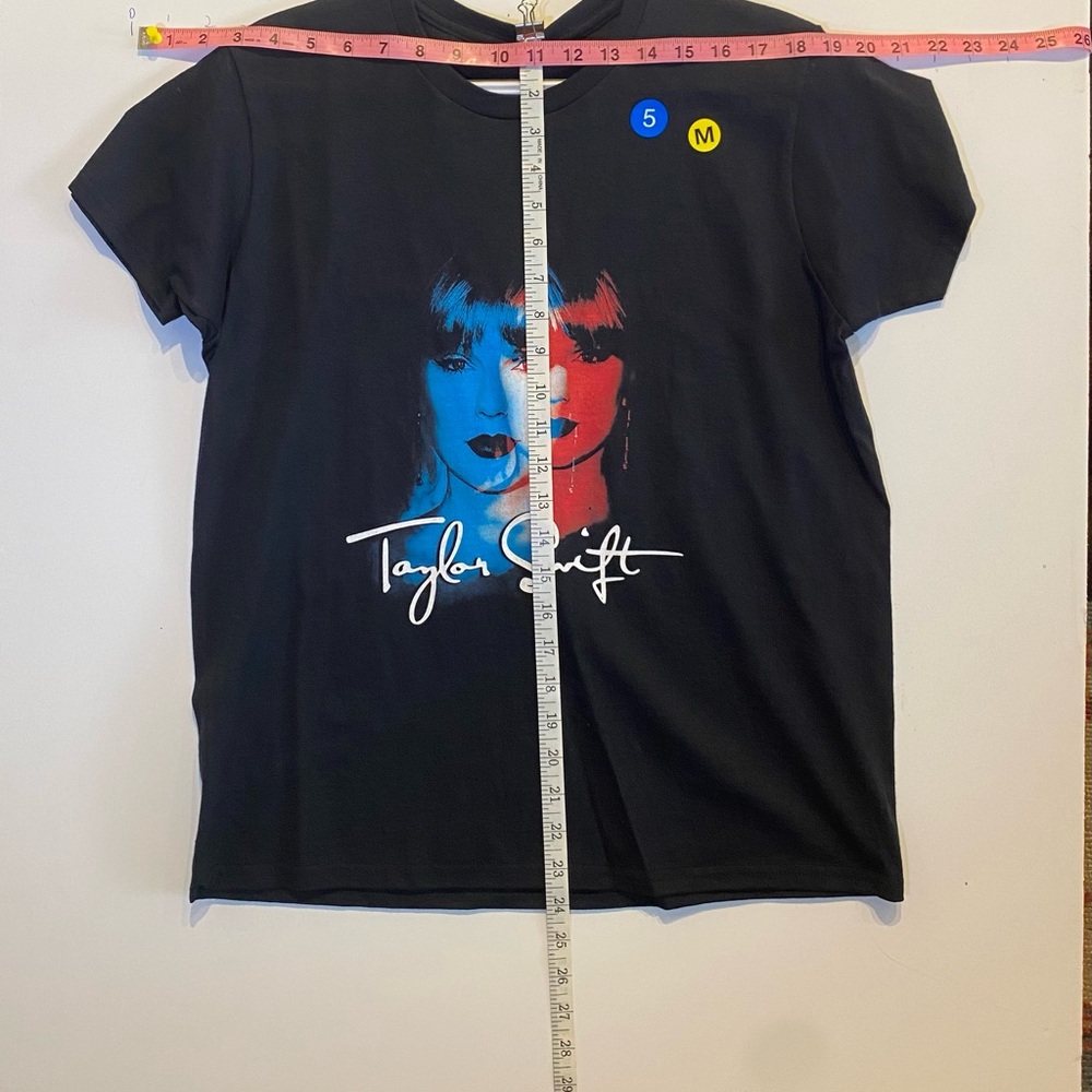 Taylor Swift t-shirt